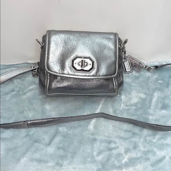 Coach ‘Campbell’ Turnlock Crossbody - Picture 1 of 13